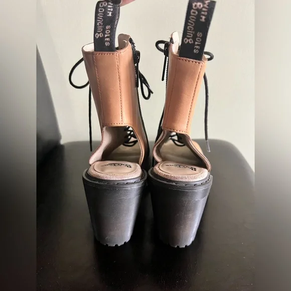 Dr. Martens Carmelita Lace-Up Heeled Boots Sz 6 - Picture 5 of 10